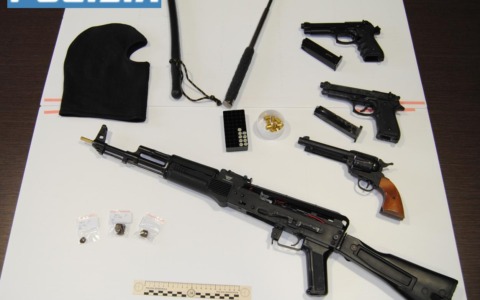 Minacce in strada con una pistola, nove denunciati a Jesi