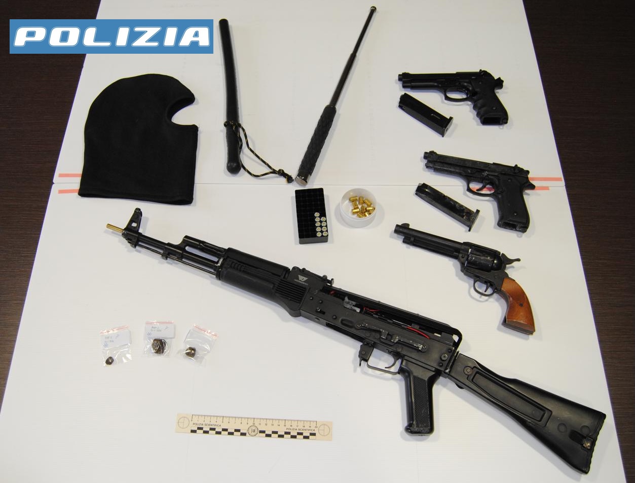 Minacce in strada con una pistola, nove denunciati a Jesi