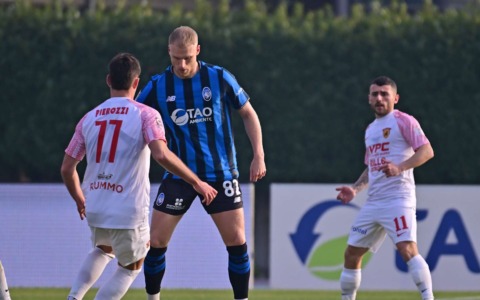 Mitchell Bakker è di nuovo in gruppo a poco più di sei mesi dalla rottura del crociato