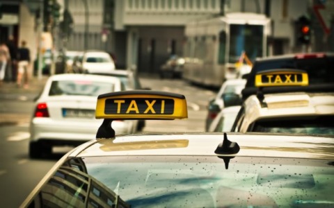 Muoversi di notte in sicurezza: anche per il 2026 confermato il servizio “Sibilla Taxi” per le donne