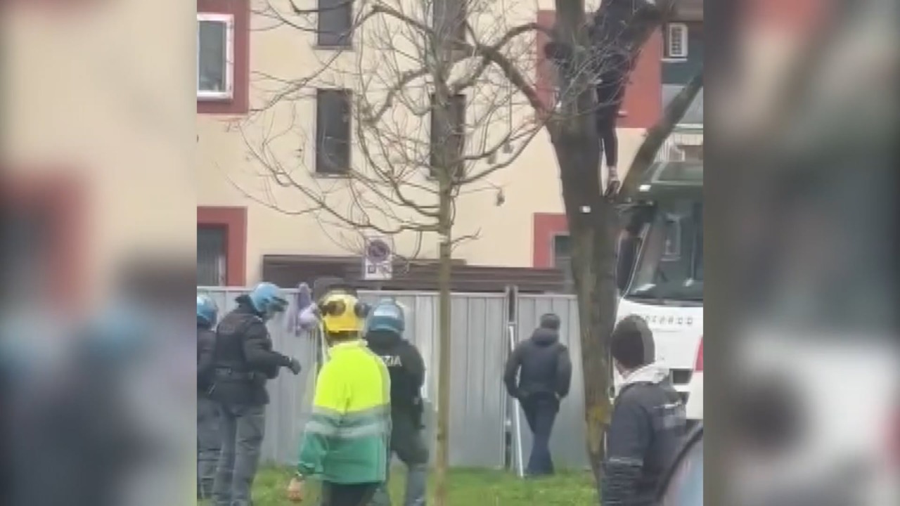 Museo “Futura” al Pilastro, gli attivisti hanno occupato il cantiere