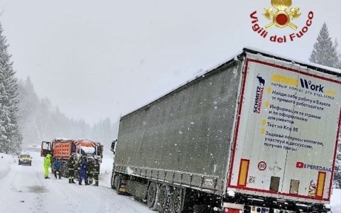 Nevicate intense nel Bellunese, oltre 50 interventi dei Vigili del Fuoco