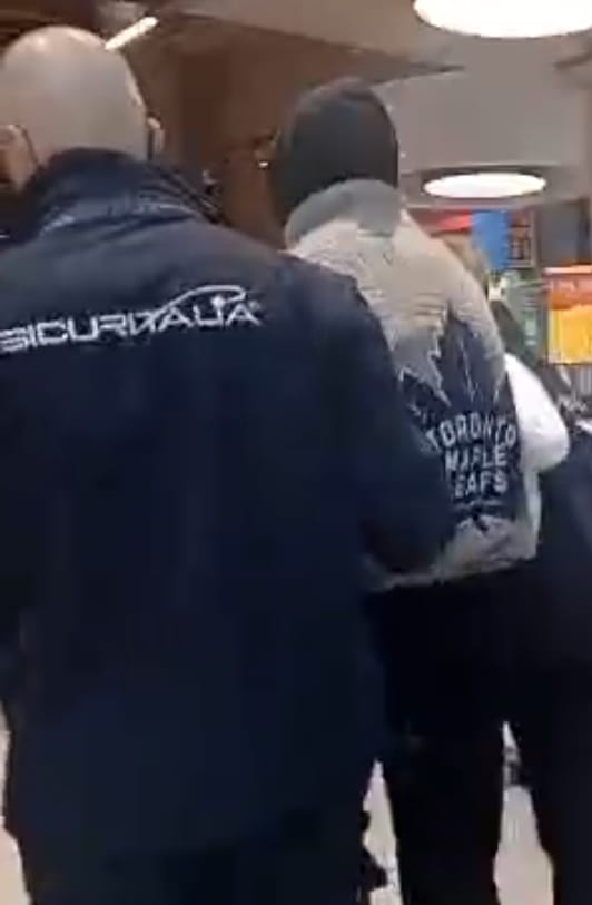 Nichelino: ruba una borsa ad una signora, tenta la fuga ma viene bloccato e arrestato nel parcheggio del centro commerciale “I Viali”