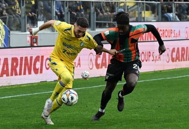Non basta Raimondo, Frosinone sconfitto allo Stirpe dalla capolista Venezia 2-1