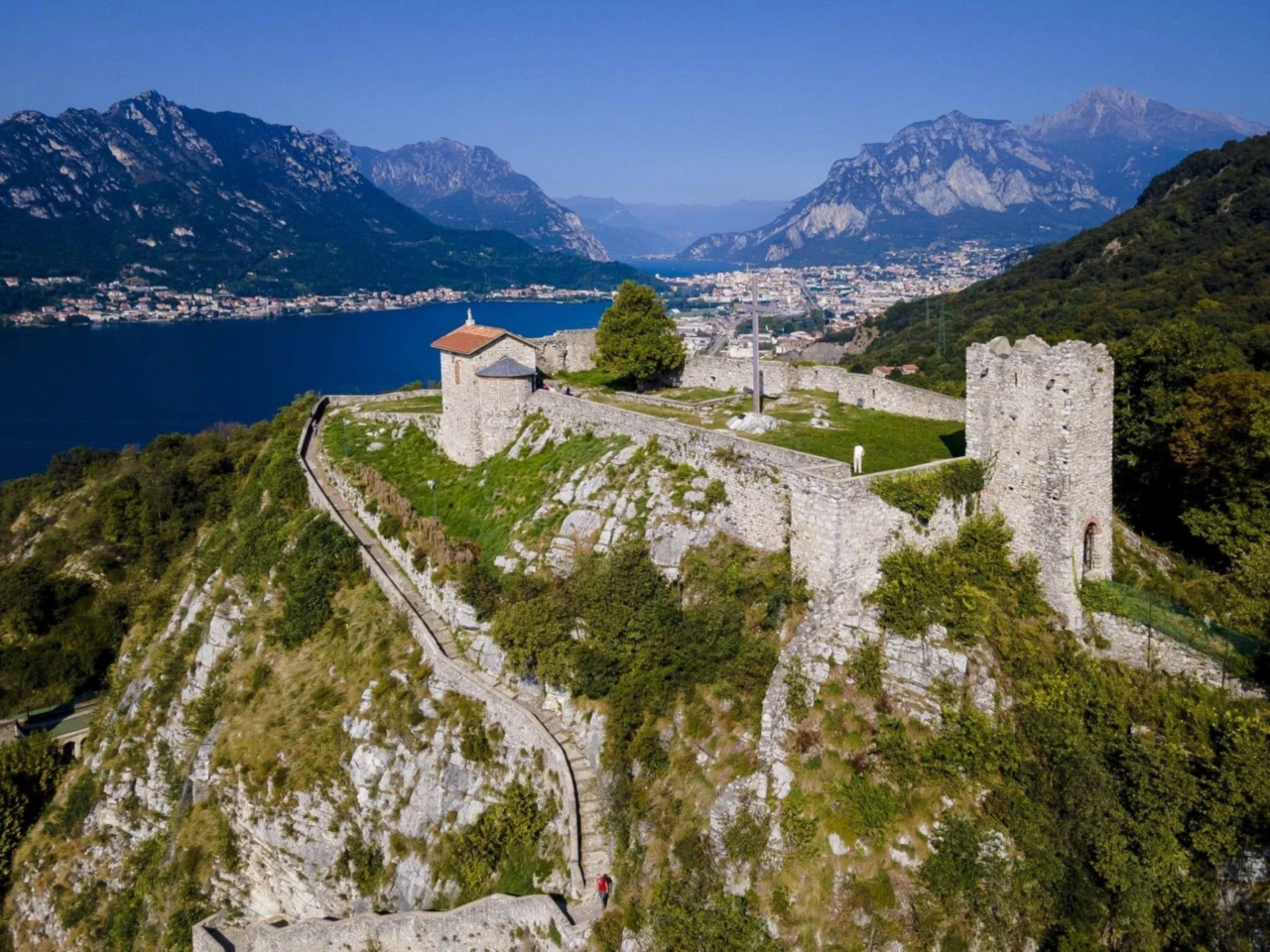 Nuovo collegamento tra Lecco e Vercurago: via libera al sentiero verso la Rocca dell’Innominato