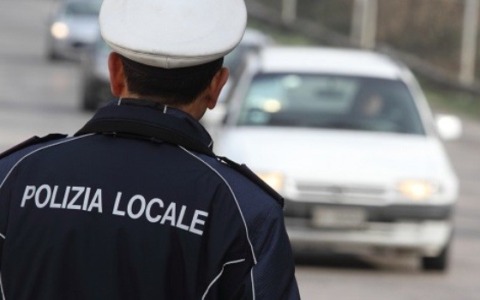 Oltre ottanta multe al giorno nel 2025