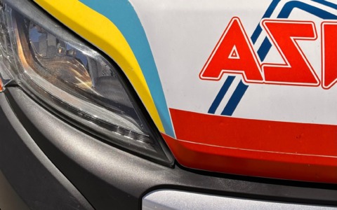 Presa a pugni e accoltellata dal compagno: donna grave in ospedale