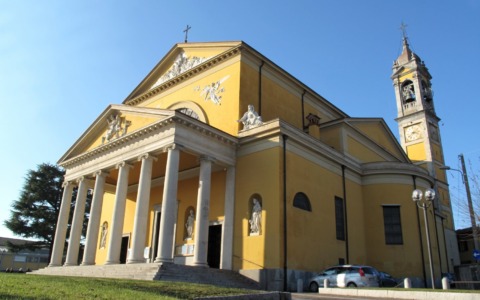 Ragazzi molesti sul sagrato della chiesa, il parroco fa installare le telecamere