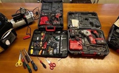 Rubano attrezzi da lavoro dai furgoni, tre denunciati per furto aggravato