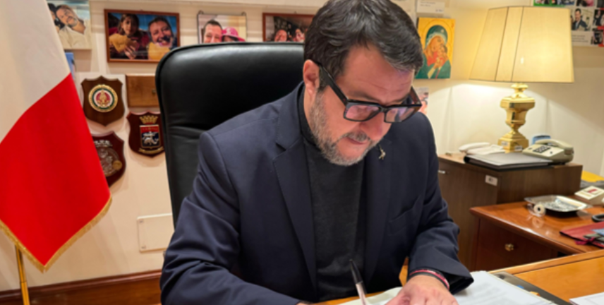 Salvini precetta lo sciopero degli aerei durante le Olimpiadi: le nuove date dello stop