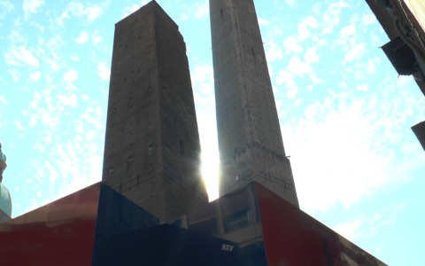 Garisenda, fine lavori 2028. Associazioni di categoria preoccupate