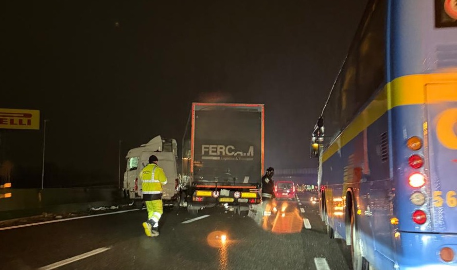 Settimo Torinese, maxi incidente in A4: traffico bloccato e lunghe code