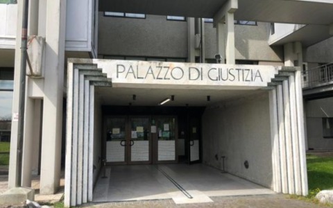 Sfruttamento in una nota azienda nella moda: marchio commissariato