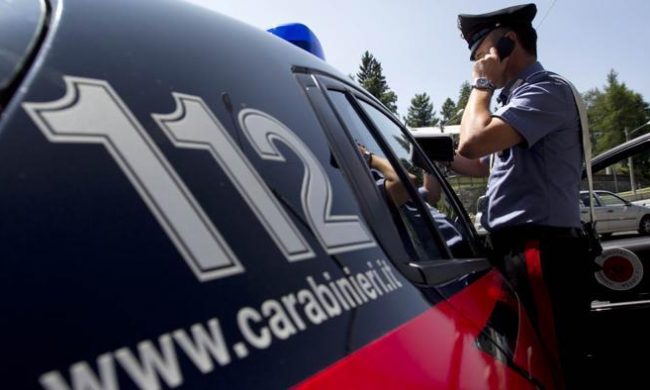 Si avvicina a un’anziana e la strattona per rubarle la borsa: è accaduto a Romano, in pieno giorno