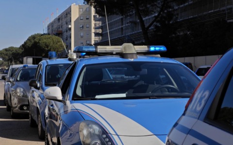 Spaccio online e fughe spericolate, 11 pusher arrestati dalla polizia