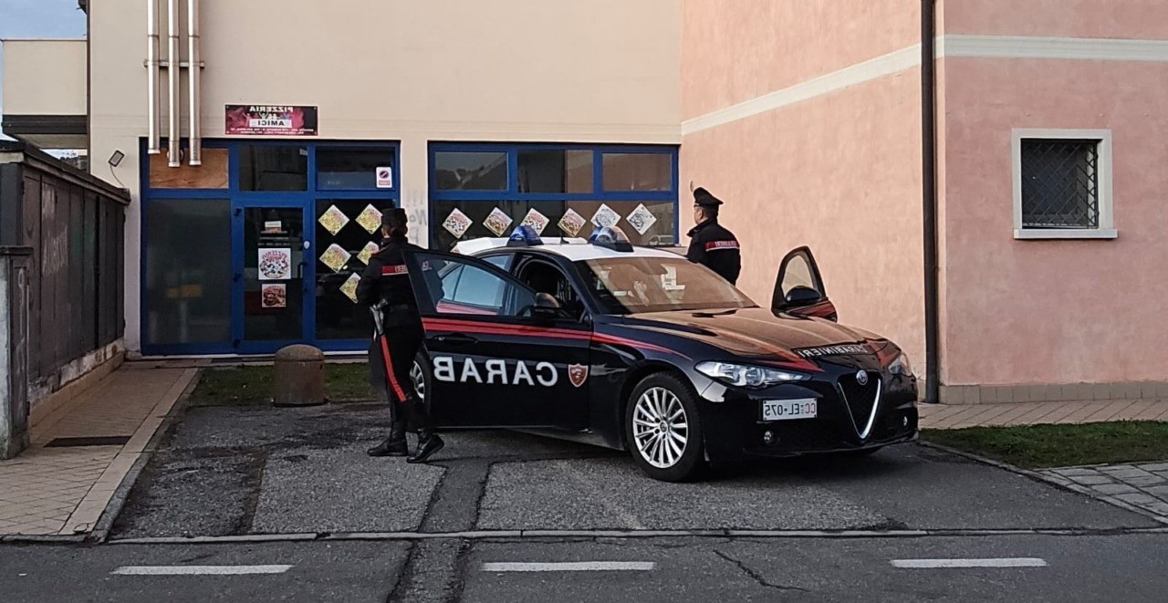 Tenta il furto in pizzeria a  Rovato, ma viene sorpreso dai Carabinieri