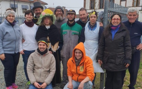 Tra fagiolata e polenta con spezzatino: successo totale del carnevale di Crova