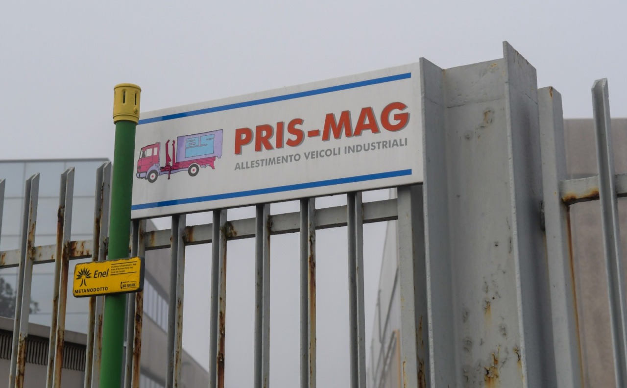 Tragedia sul lavoro in Brianza: ingegnere di Treviglio muore schiacciato da una lastra di metallo