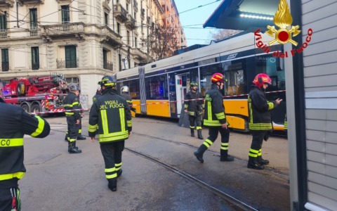 Tram deragliato a Milano: due morti e 48 feriti. Sala: “Una delle vittime abitava ad Abbiategrasso”