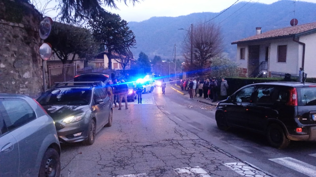 Travolto sulle strisce all’ora di punta: gravissimo un dodicenne a Caprino