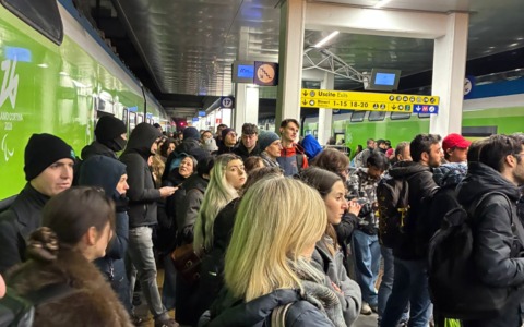 Treni cancellati e ore di attesa: vergognosi disagi subiti dai pendolari
