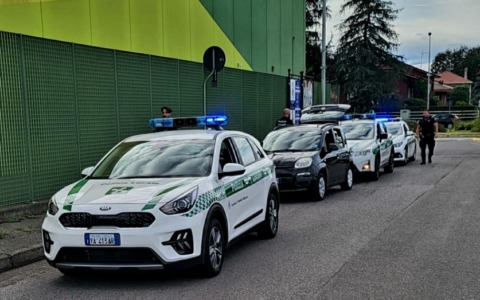 Trenta auto vandalizzate in strada: fermati due ragazzini di 11 anni