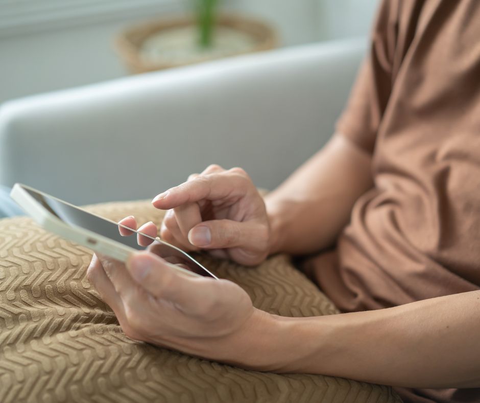 Truffa della ballerina: attenti ai messaggi sospetti su WhatsApp, anche a Rieti