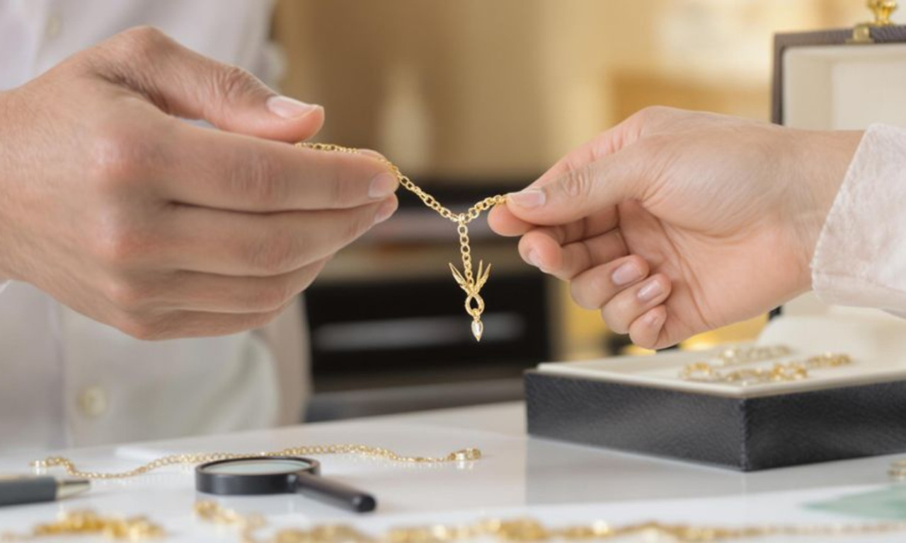 Truffe da 25mila euro in due gioiellerie e un hotel di Cremona, 48enne denunciata