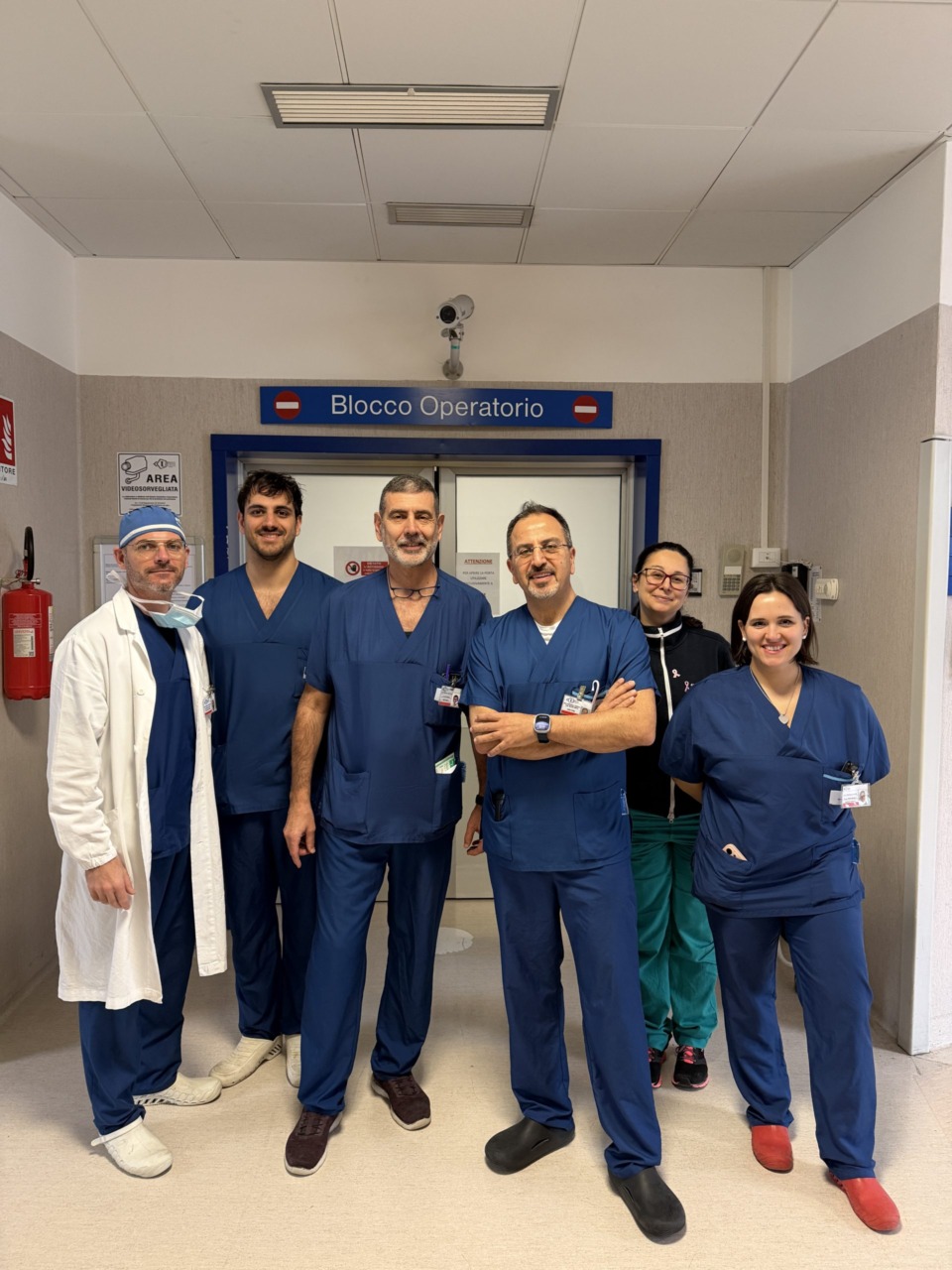 Una sala operatoria, due tumori da asportare. L’intervento su una paziente a Torrette