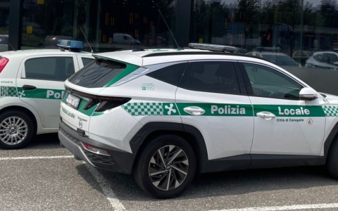 Va in Polizia Locale per l’auto confiscata e minaccia tutti di morte: arrestato