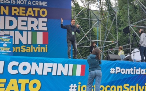 Vannacci lascia la Lega: nel 2024 giurava fedeltà al Carroccio sul pratone di Pontida