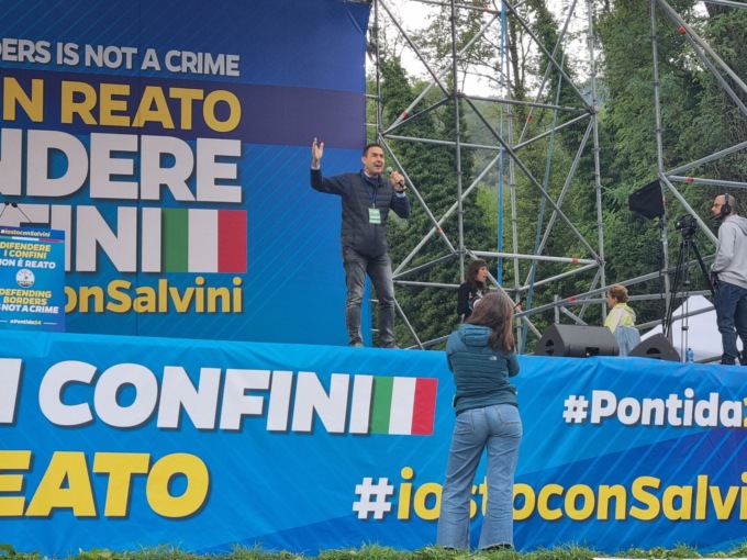 Vannacci lascia la Lega: nel 2024 giurava fedeltà al Carroccio sul pratone di Pontida