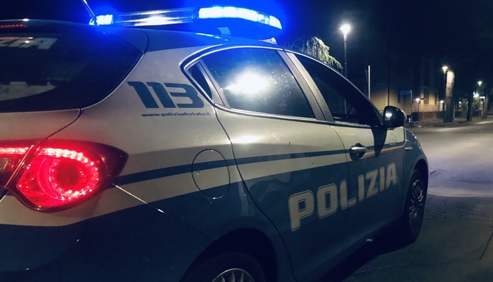 Accoltella un uomo dopo un banale litigio: fermato dalla Polizia di Stato