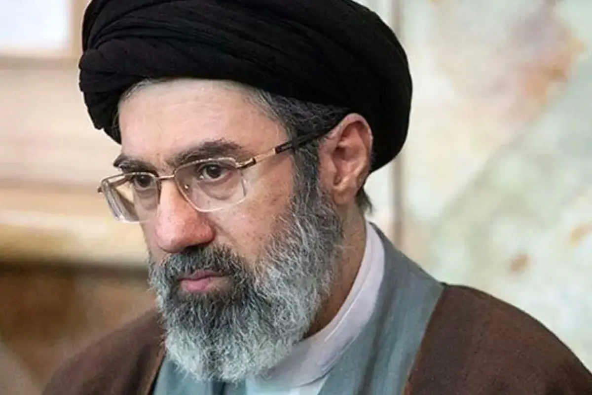 Ancora attacchi su Teheran e contrattacchi su Israele. Nel mirino il successore di Khamenei (il figlio)