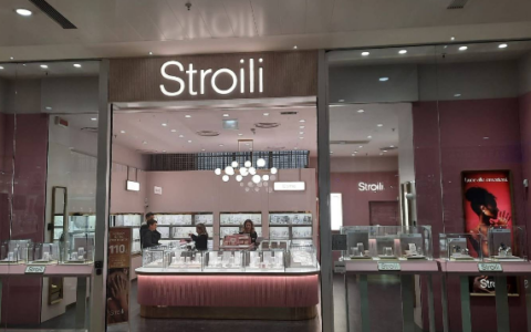 Ancora un furto al centro commerciale Grand’Affi: auto usata come ariete contro una gioielleria