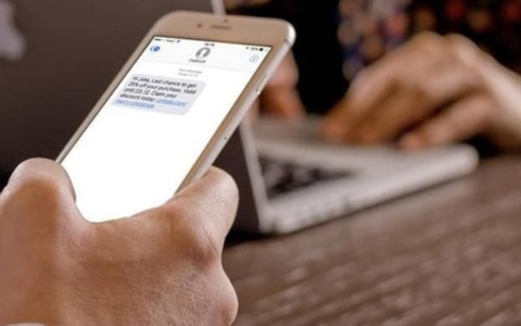 Attenzione alle truffe sul cellulare. Sono in aumento