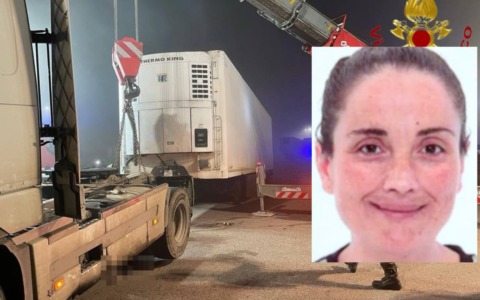 Autotrasportatrice travolta da un camion, mamma di due figli perde la vita a 42 anni