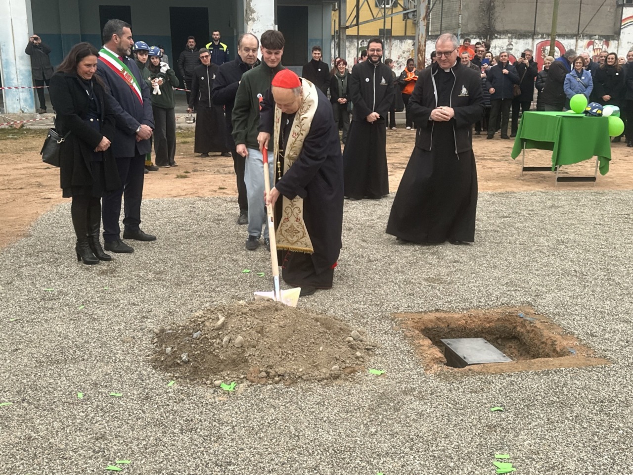 Benedetta e posata la prima pietra del nuovo oratorio