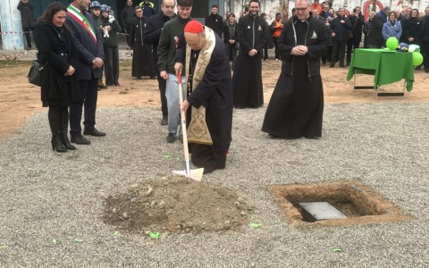 Benedetta e posata la prima pietra del nuovo oratorio
