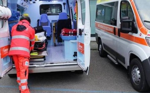 Bimbo di 5 anni su un monopattino giocattolo investito a Torino: non è grave