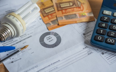 Bollette a Mantova e provincia nel 2025: è la terza città lombarda in cui si paga di più la luce