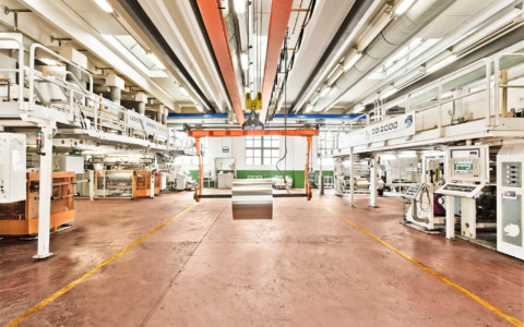 Carcano passa a Luminovo, ma restano troppi nodi: “Nessun piano industriale”