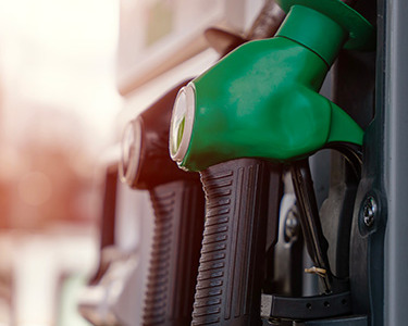 Caro carburanti, code ai distributori della Capitale