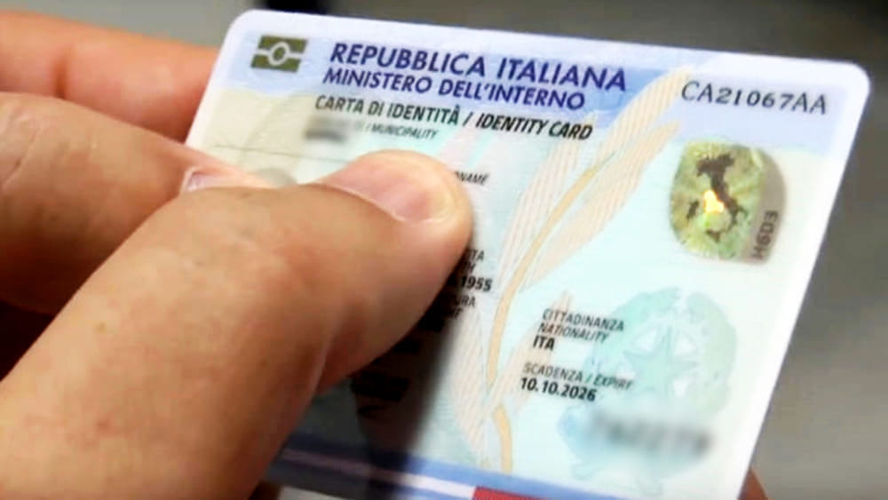 Carta d’identità addio: da quando non sarà più valida e cosa fare per cambiarla con la Cie (che sostitusce lo Spid a pagamento)