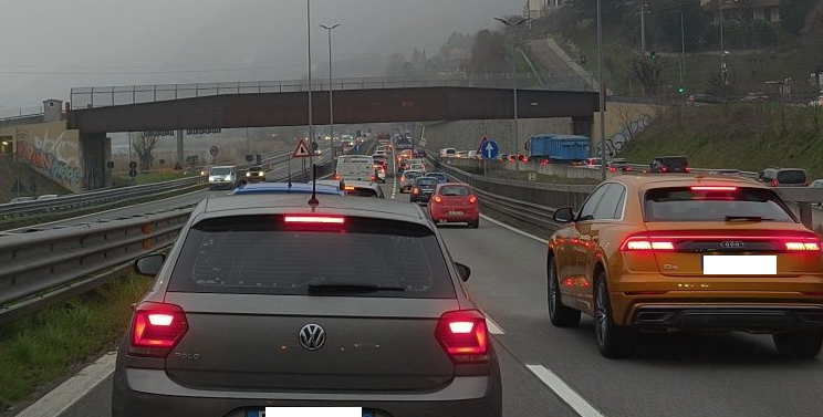 Code e rallentamenti sulla Statale 36 dopo un tamponamento