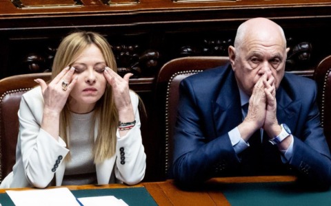 Direttiva Ue anticorruzione, l’Italia costretta a reintrodurre l’abuso d’ufficio: nuova grana per il Governo