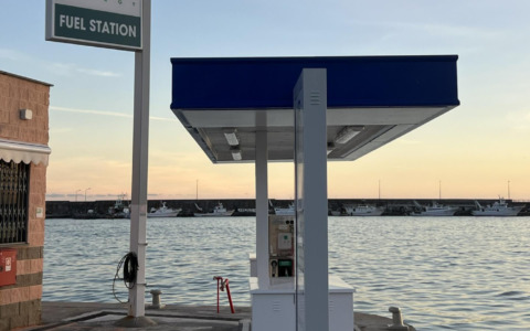 Distributore carburante del Portosole riapre con una nuova gestione
