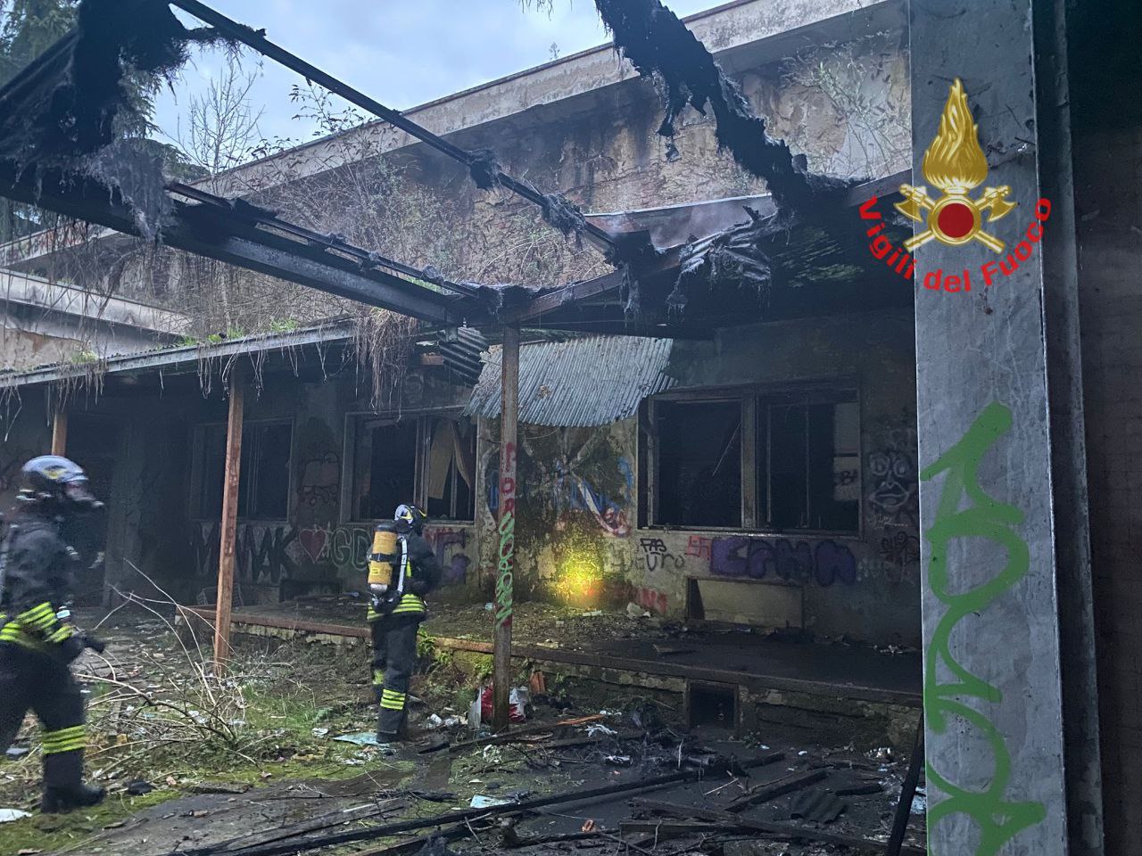 Divampa un incendio nell’ex manicomio