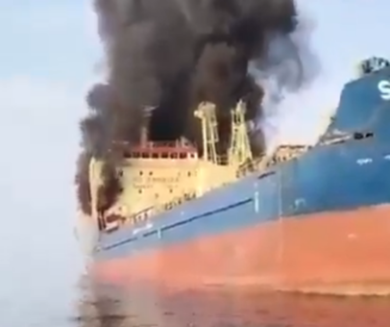 Escalation nel Golfo: Iran attacca una petroliera al largo dell’Oman. Intelligence di Teheran nel mirino di Israele