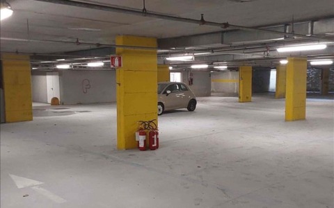 Minorenni svuotano gli estintori del parcheggio